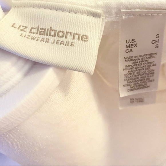 Liz Claiborne White Textured Short Sleeve V Neck Top🌼 - Picture 3 of 9